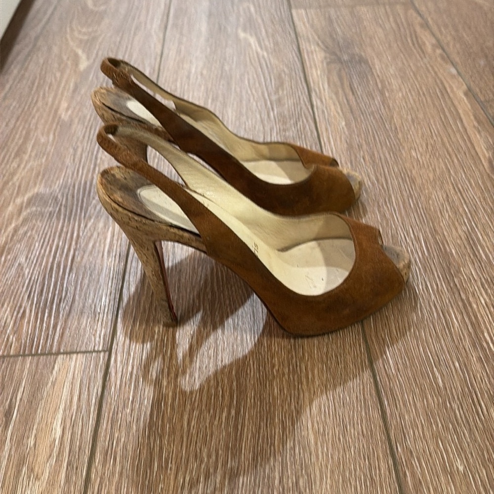 Very loved worn well Great with jeans tho!!!! 
Suede Peep-Toe Slingback Heels